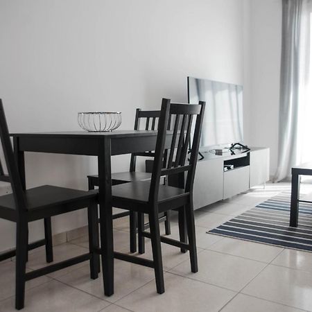 Renovated One Bedroom Apartment In Paphos With Pool Kültér fotó