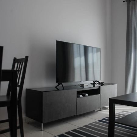 Renovated One Bedroom Apartment In Paphos With Pool Kültér fotó