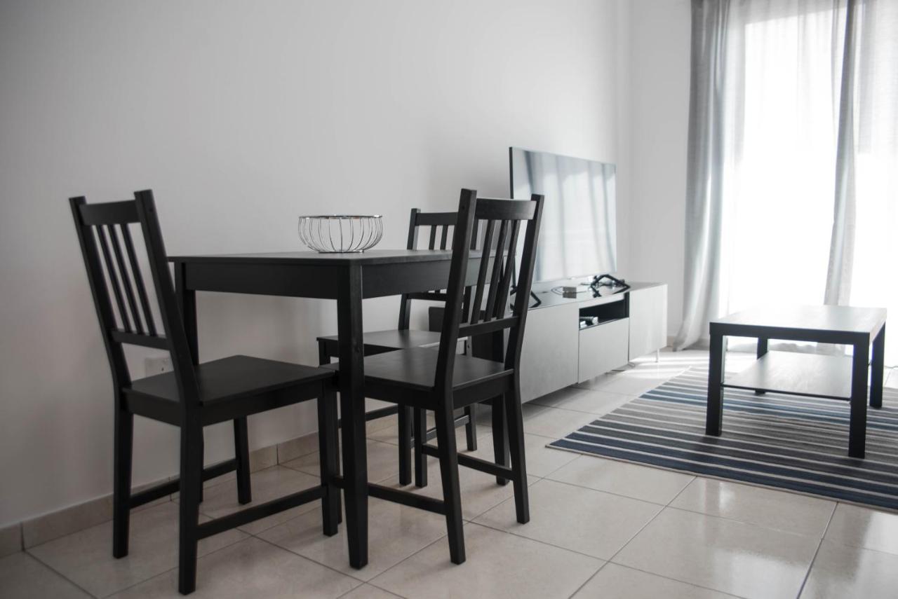 Renovated One Bedroom Apartment In Paphos With Pool Kültér fotó