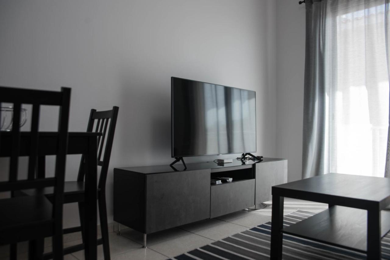 Renovated One Bedroom Apartment In Paphos With Pool Kültér fotó