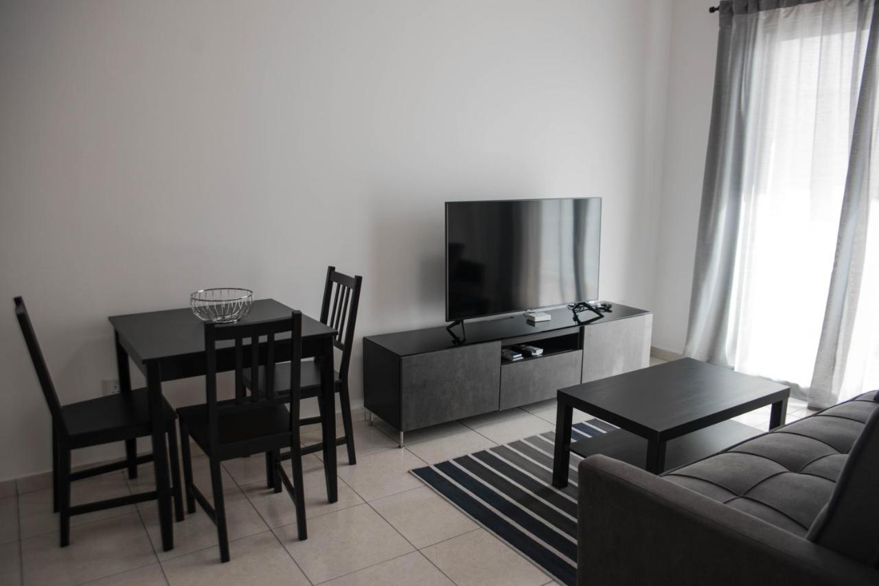 Renovated One Bedroom Apartment In Paphos With Pool Kültér fotó