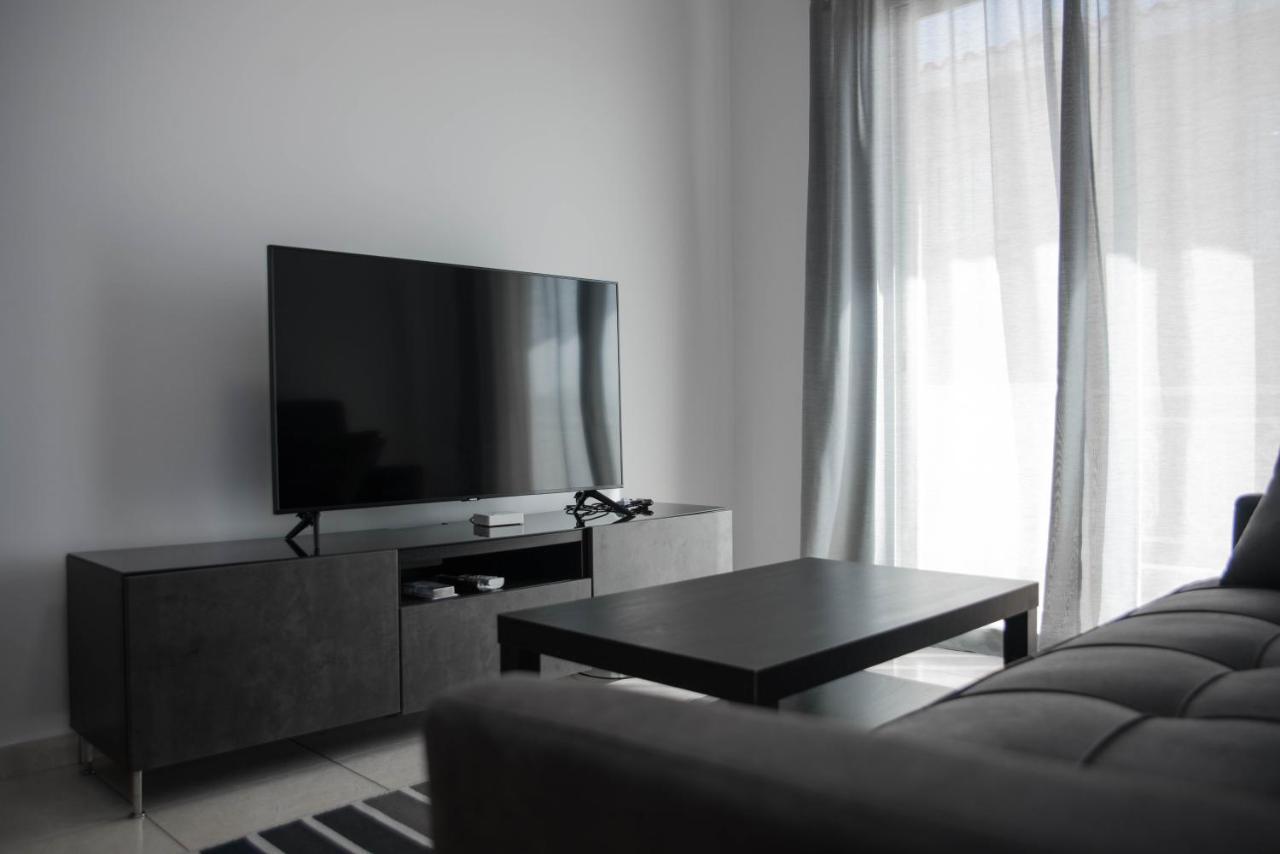 Renovated One Bedroom Apartment In Paphos With Pool Kültér fotó