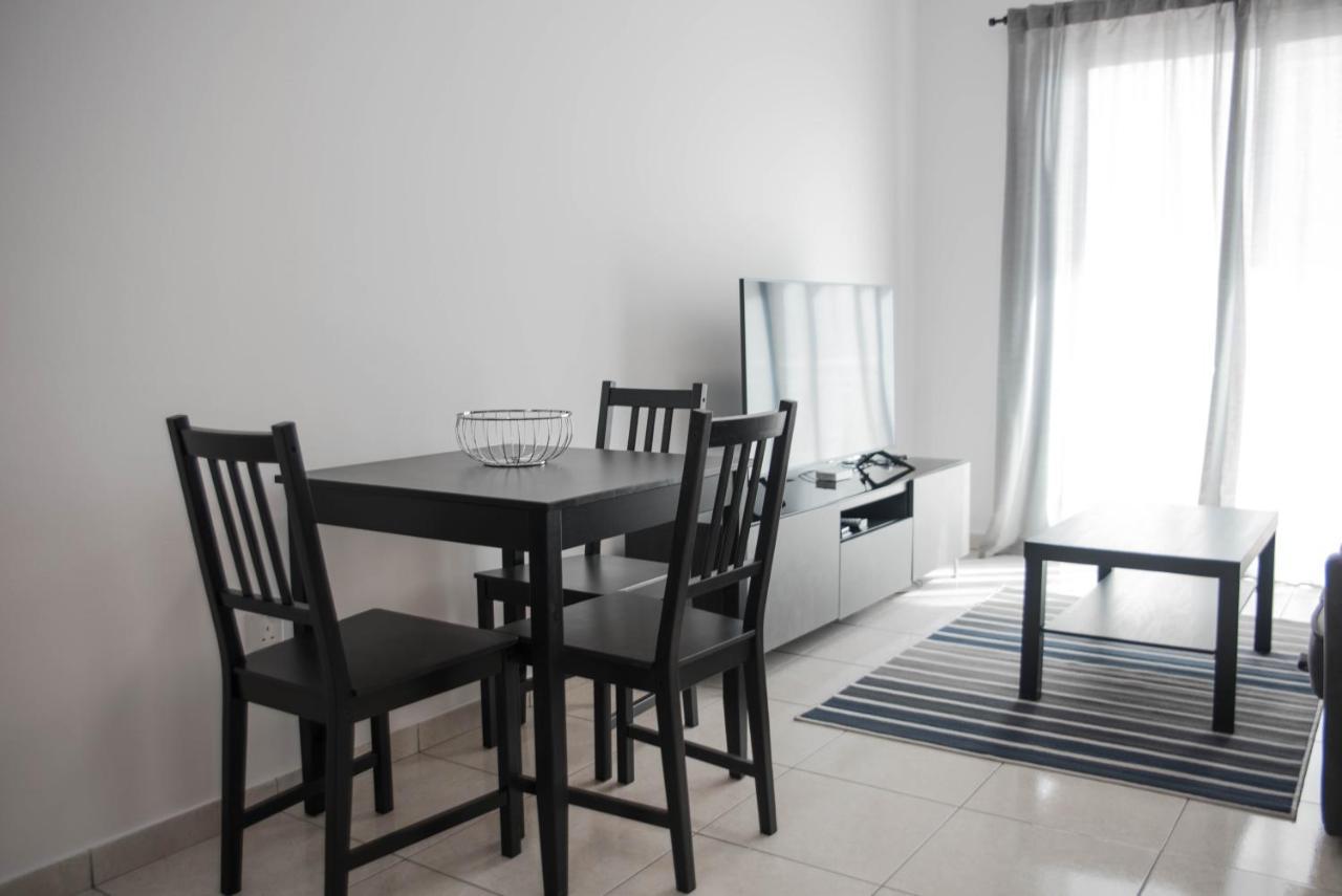 Renovated One Bedroom Apartment In Paphos With Pool Kültér fotó