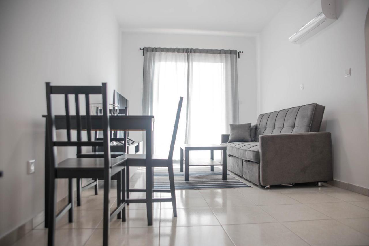Renovated One Bedroom Apartment In Paphos With Pool Kültér fotó