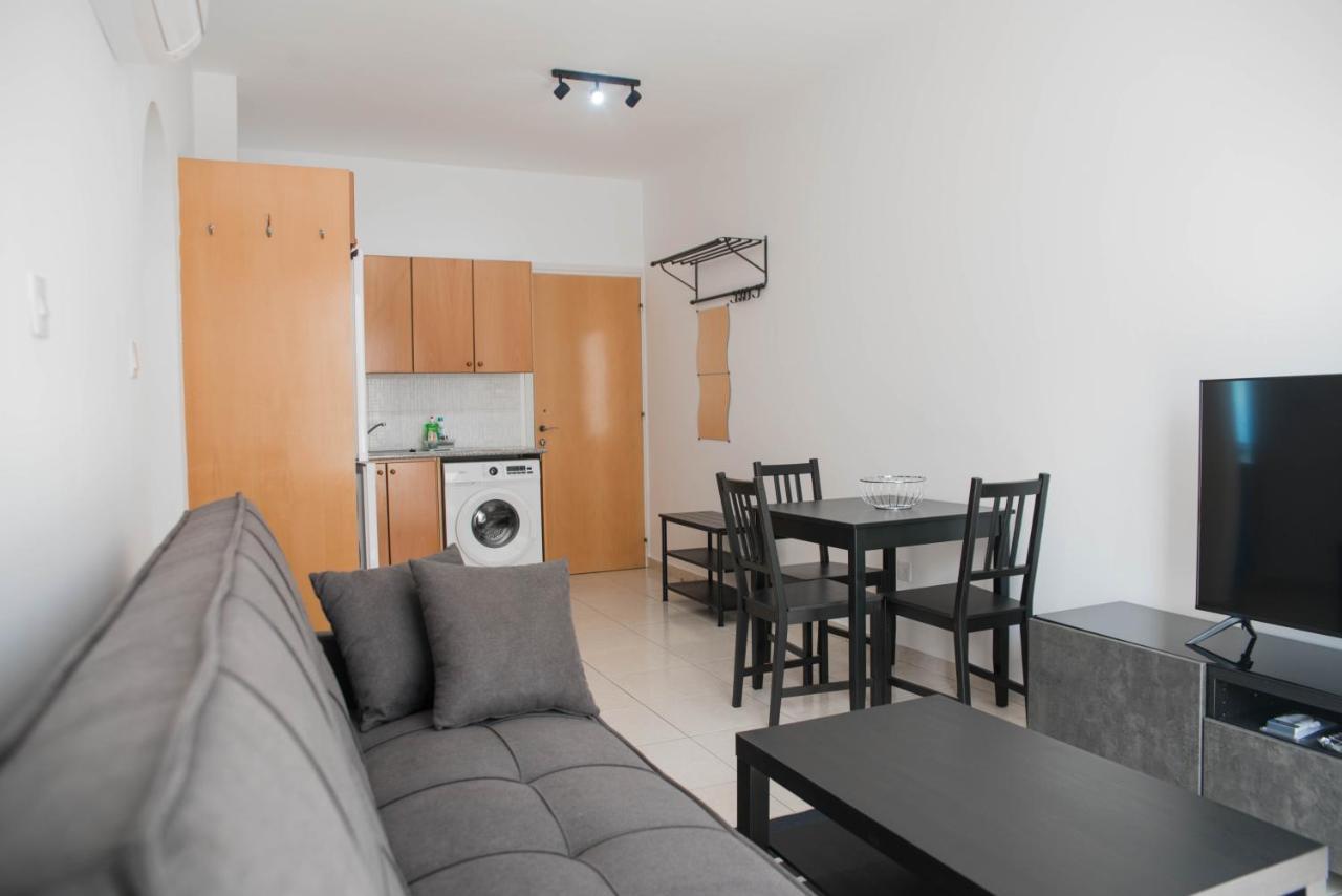 Renovated One Bedroom Apartment In Paphos With Pool Kültér fotó